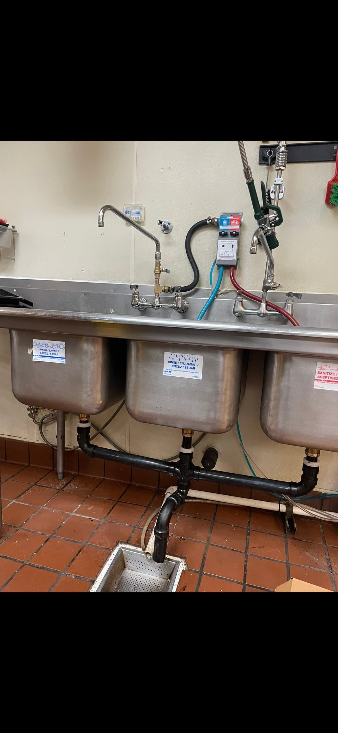 Three-compartment commercial sink plumbing for wash, rinse, and sanitize stations